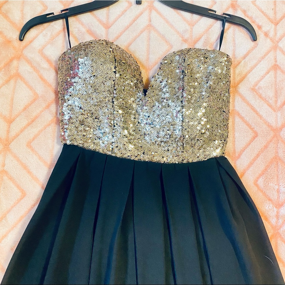 ✨ Black & Gold Sequin Sweetheart Cocktail Dress! ✨